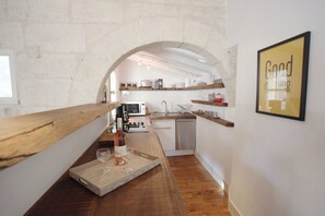Fridge, microwave, stovetop, dishwasher - Magnificent Apartment in the heart of Uzès (Uzès)