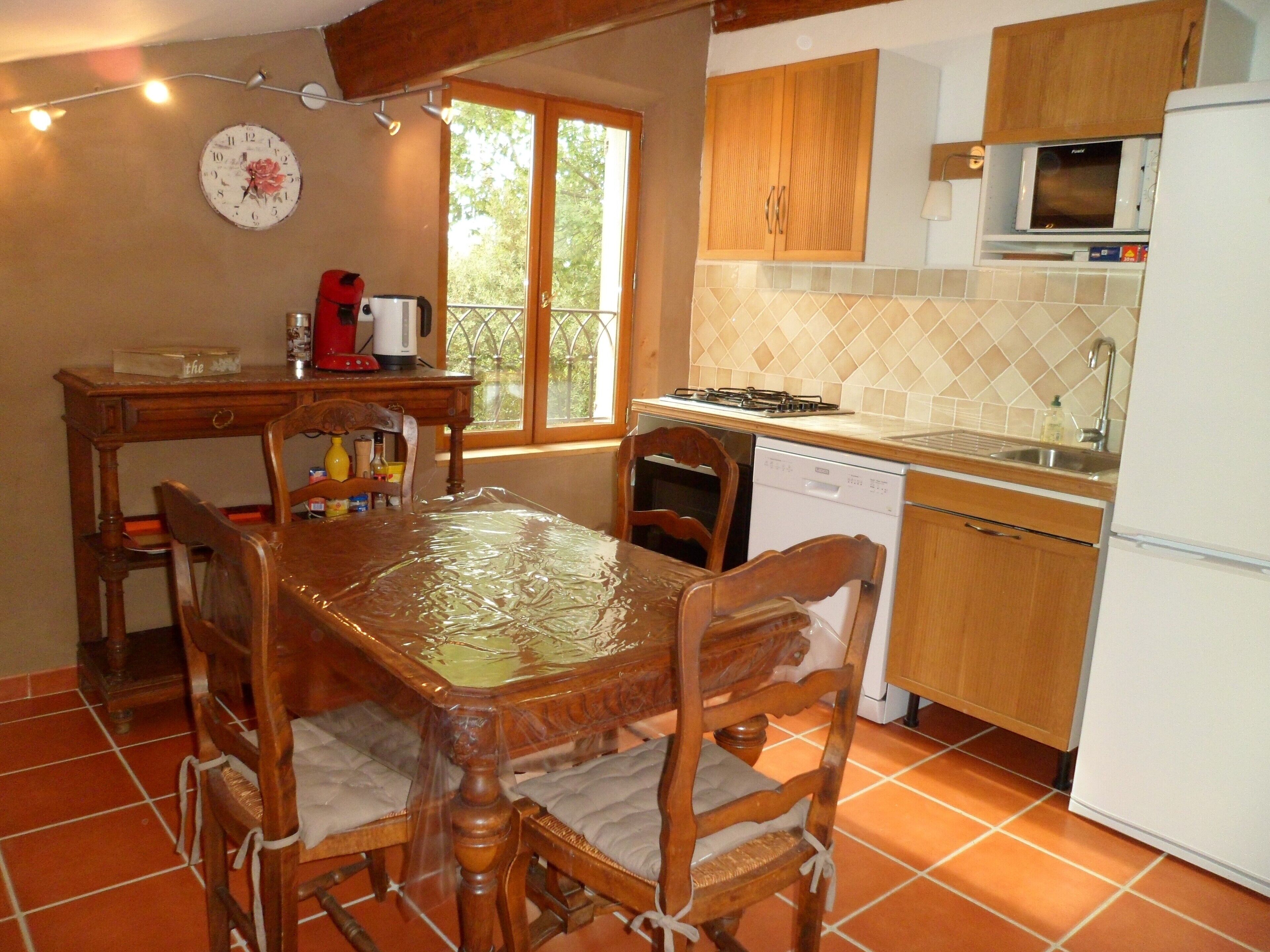 Small house with swimming pool surrounded by nature between the sea and the Verdon