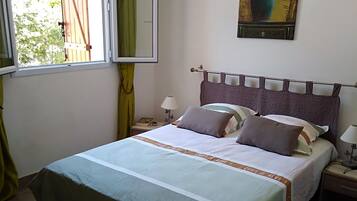 1 bedroom, iron/ironing board