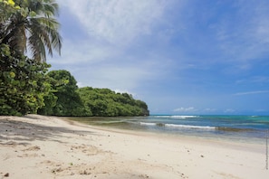 On the beach - Karuhuapi villa, Petit Havre white sand beach 40 meters !! 11 Sleeps. (Guadeloupe)