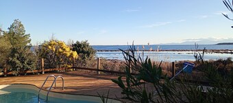 Fisherman's cottage on the edge of a lake 8km from the beach