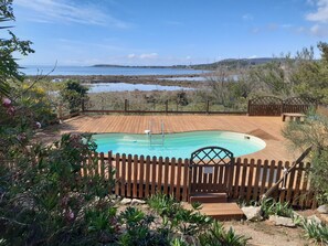 Pool - Fisherman's cottage on the edge of a lake 8km from the beach (Leucate)