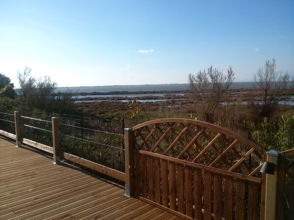 Property grounds - Fisherman's cottage on the edge of a lake 8km from the beach (Leucate)