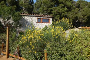 Property grounds - Fisherman's cottage on the edge of a lake 8km from the beach (Leucate)