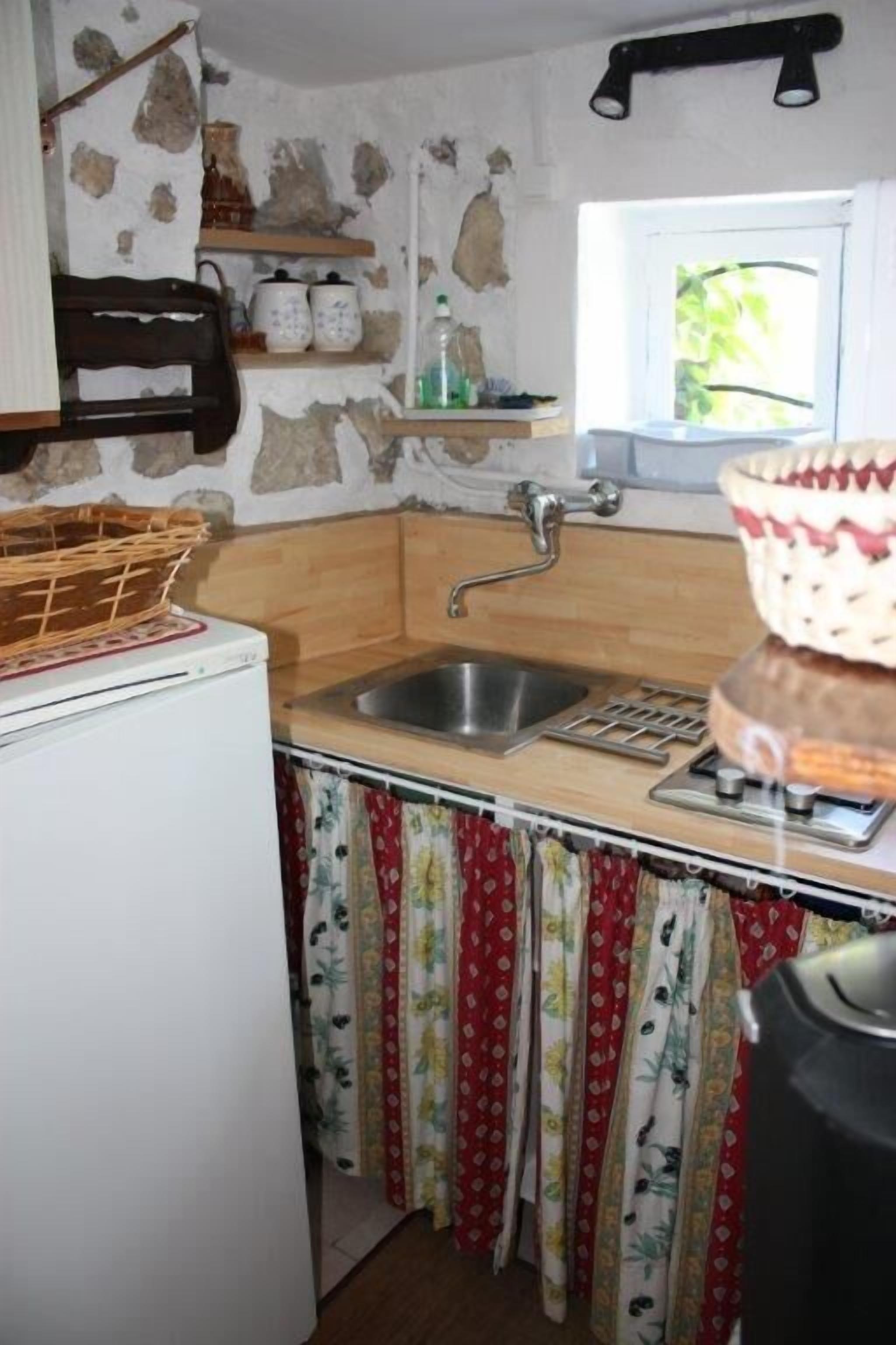 COTTAGE: 2 rooms surrounded by greenery with swimming pool