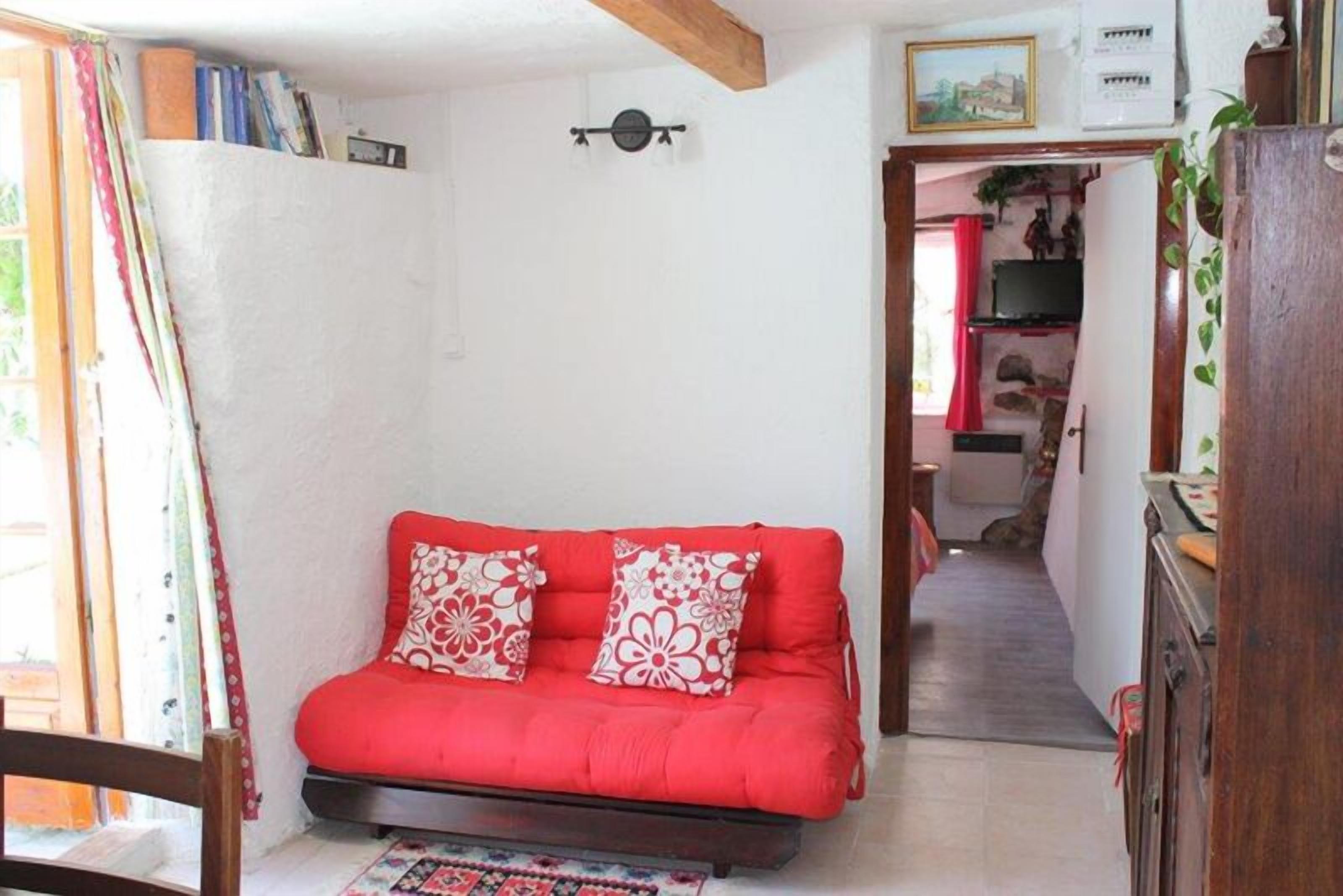 COTTAGE: 2 rooms surrounded by greenery with swimming pool