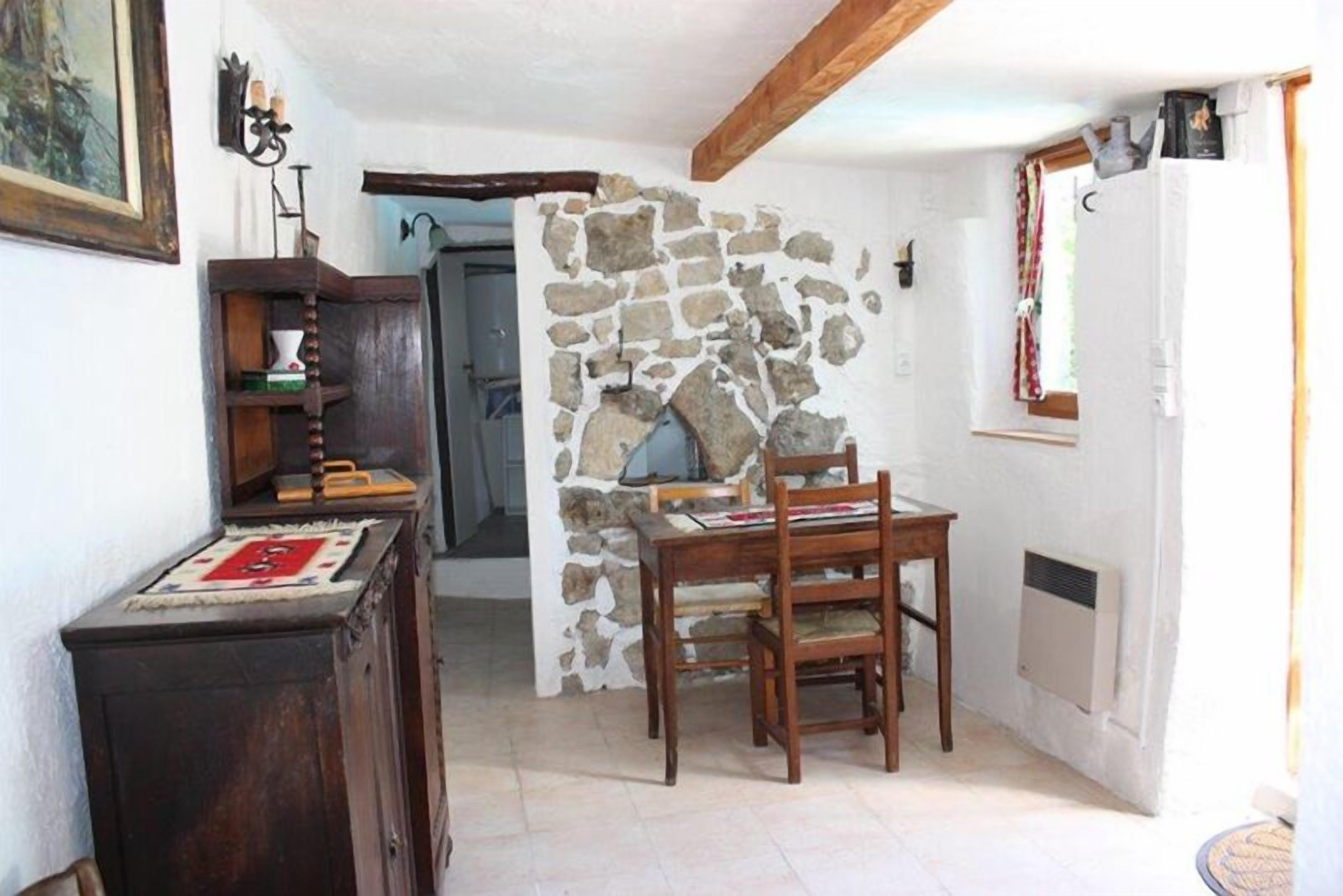 COTTAGE: 2 rooms surrounded by greenery with swimming pool