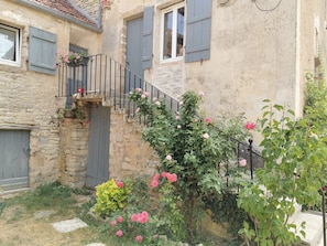 Exterior detail - Beautiful charming stone country house with large flat garden of 1800m². (nicey)