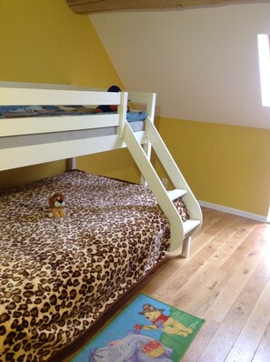 Room - Beautiful charming stone country house with large flat garden of 1800m². (nicey)