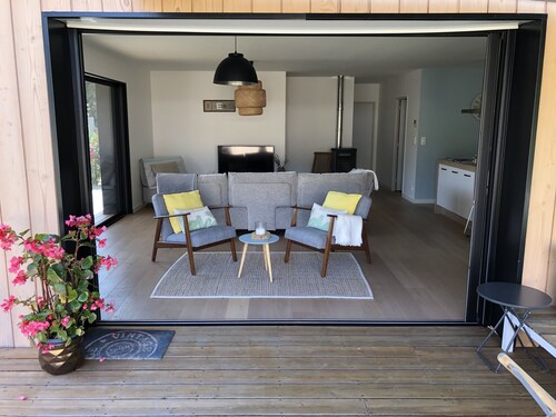 300 m vom Strand des Sees! Schönes Haus, Holzverkleidung.