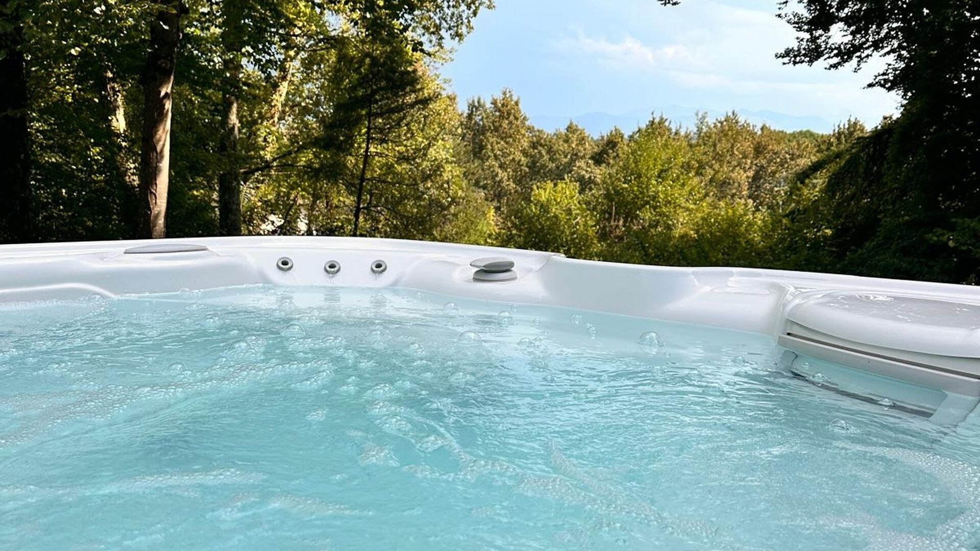 Bain à remous extérieur