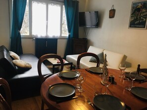 TV, lettore DVD, libri