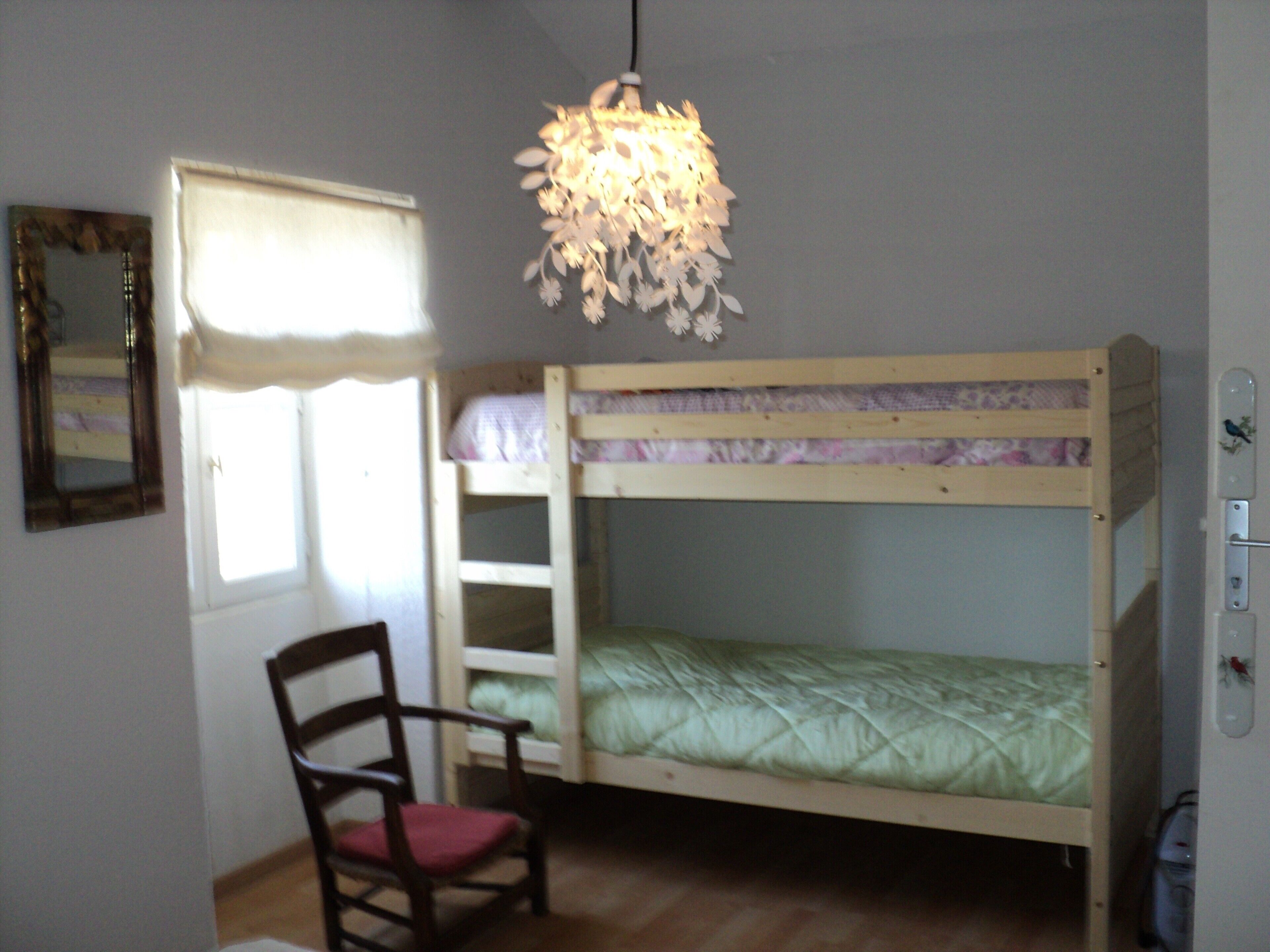 1 chambre, fer et planche à repasser, draps fournis