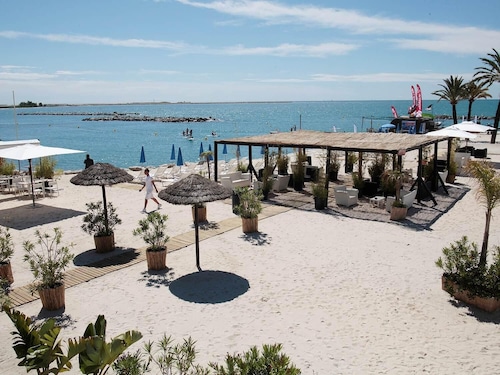 Exceptional Cote d'Azur, luxurious, 2 rooms, ground floor, direct beach access