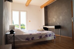 4 chambres, fer et planche à repasser, Wi-Fi gratuit, draps fournis