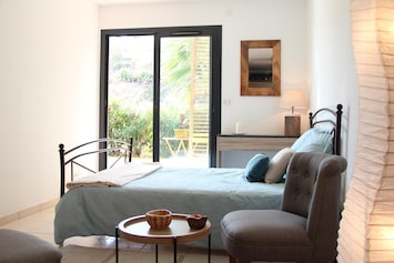 Suite sur terrasse et jardin.