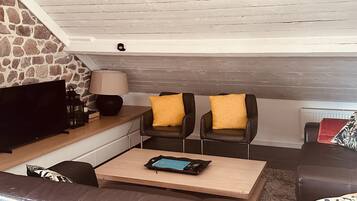 Smart-TV, Kamin, Netflix, Streaming-Dienste