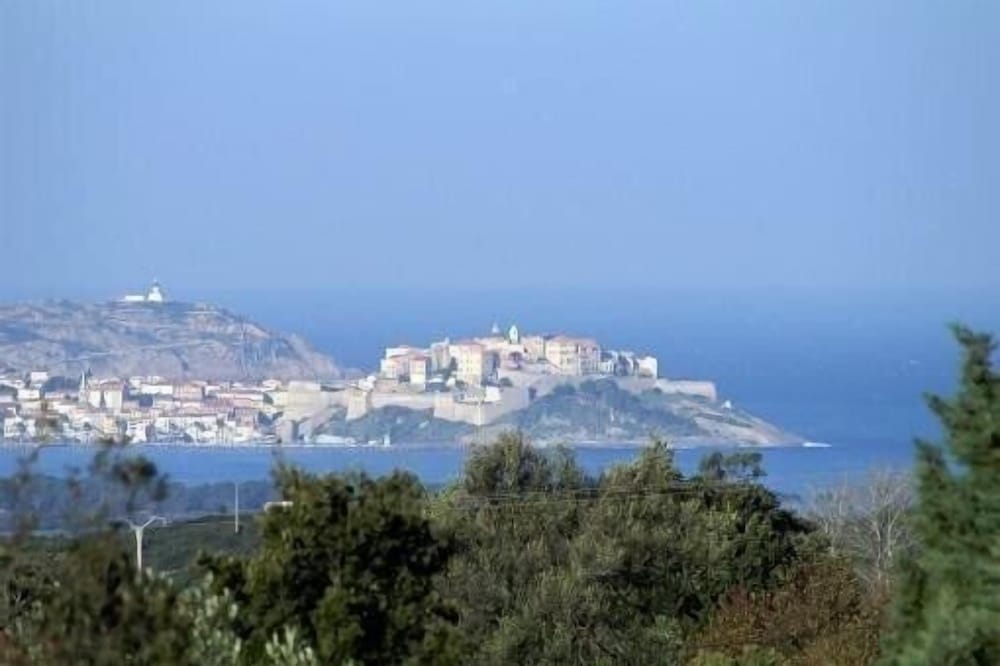 CASA AMANDULU *** the sweetness and calm of the countryside facing the bay of Calvi