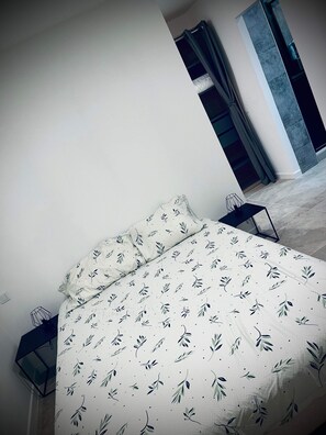 3 bedrooms, iron/ironing board, travel cot, free WiFi