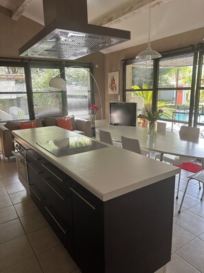 Interior - Near Avignon, AdriAnna guest house with terrace and private pool (Vedène)