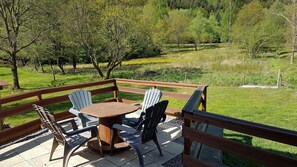Outdoor dining - QUIET CHALET, VERY QUIET, CLOSE TO GERARDMER (Saint-Léonard)