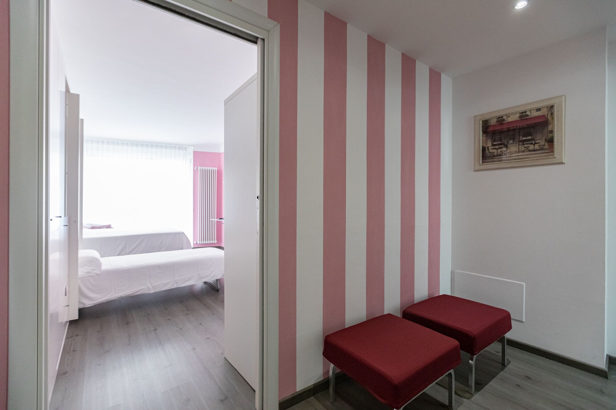 Apt + terrace, balcony, A/C and WiFi, in historic center of Stresa, just by lake