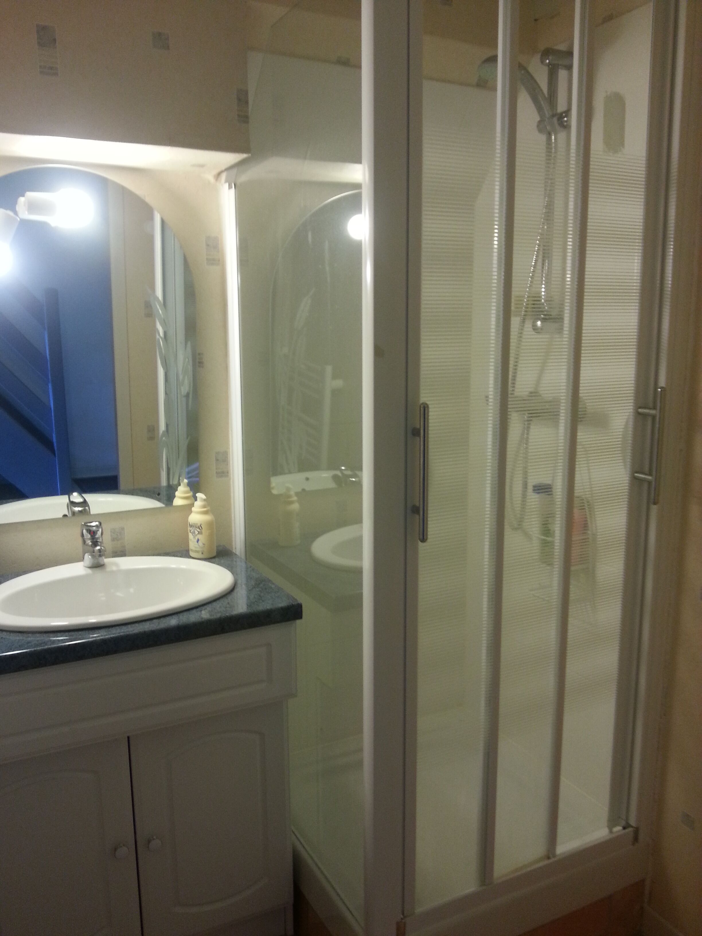 Een douche, een haardroger