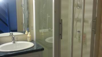 Een douche, een haardroger