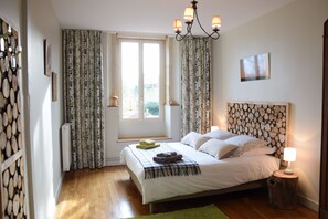 4 Schlafzimmer, BĂŒgeleisen/BĂŒgelbrett, Reisekinderbett, kostenloses WLAN