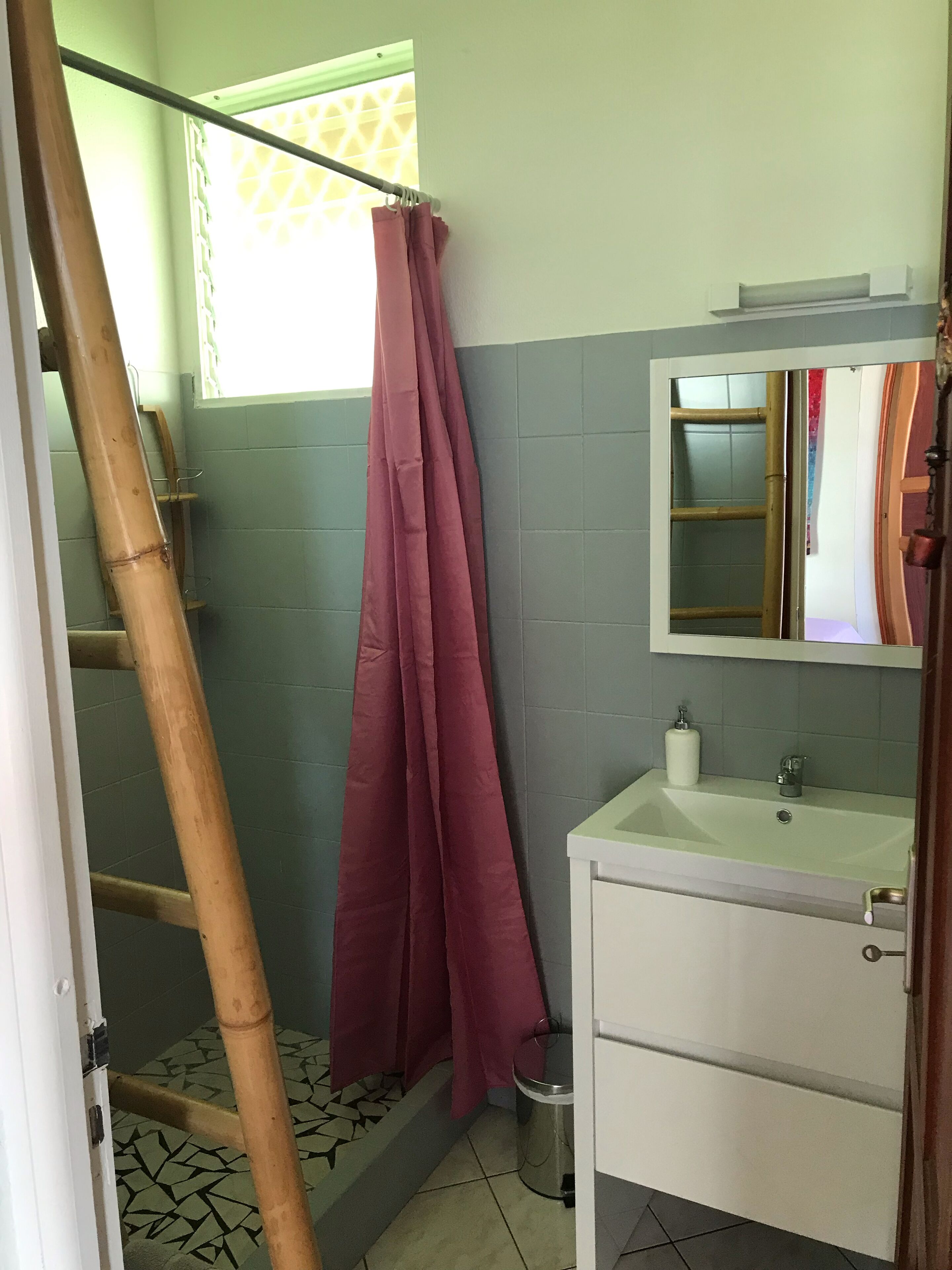 Douche, serviettes fournies