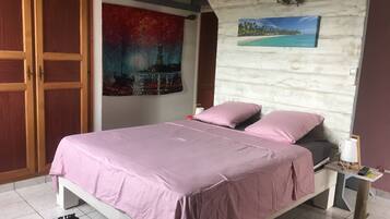 1 bedroom, travel cot, free WiFi, bed sheets