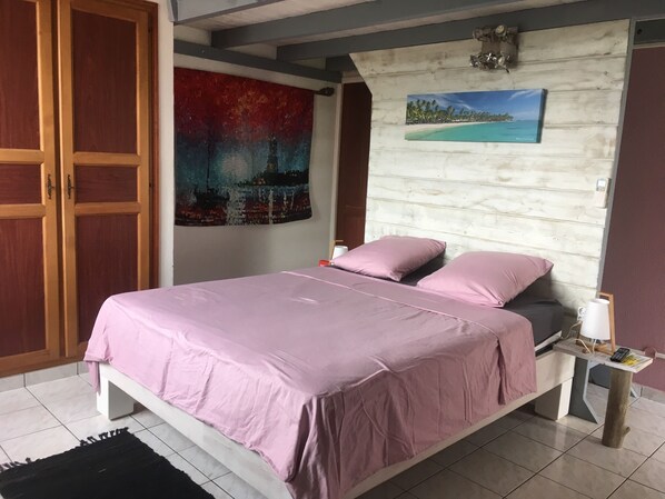 1 dormitorio, cuna de viaje, wifi gratis y ropa de cama