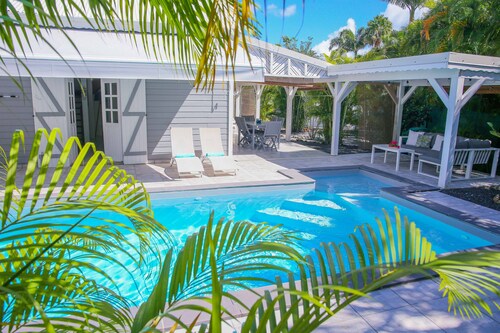 La Petite Villa Guadeloupe, private pool and walking distance to the beach