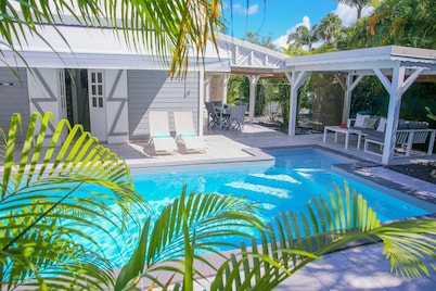 La Petite Villa Guadeloupe, private pool and walking distance to the beach
