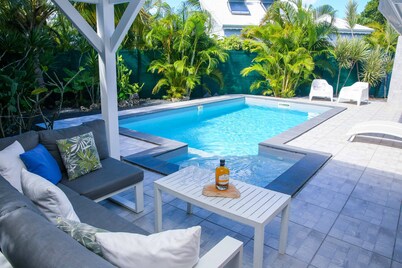 La Petite Villa Guadeloupe, private pool and walking distance to the beach