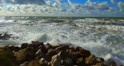 Charming villa in STE-CECILE, sea {very close ) A 100M }