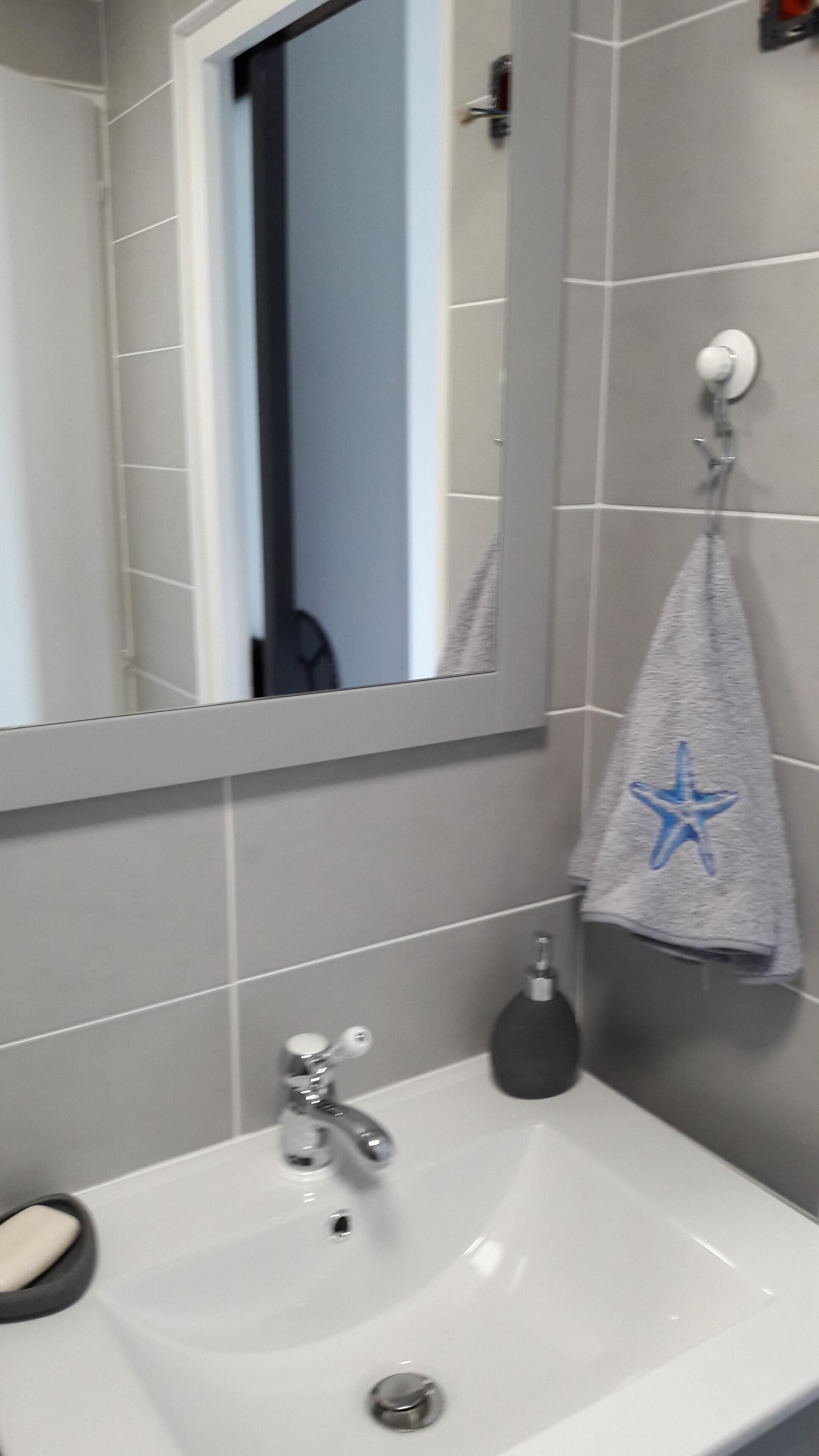 Apartment F2 33m district Arago downtown, 200m from the big beach