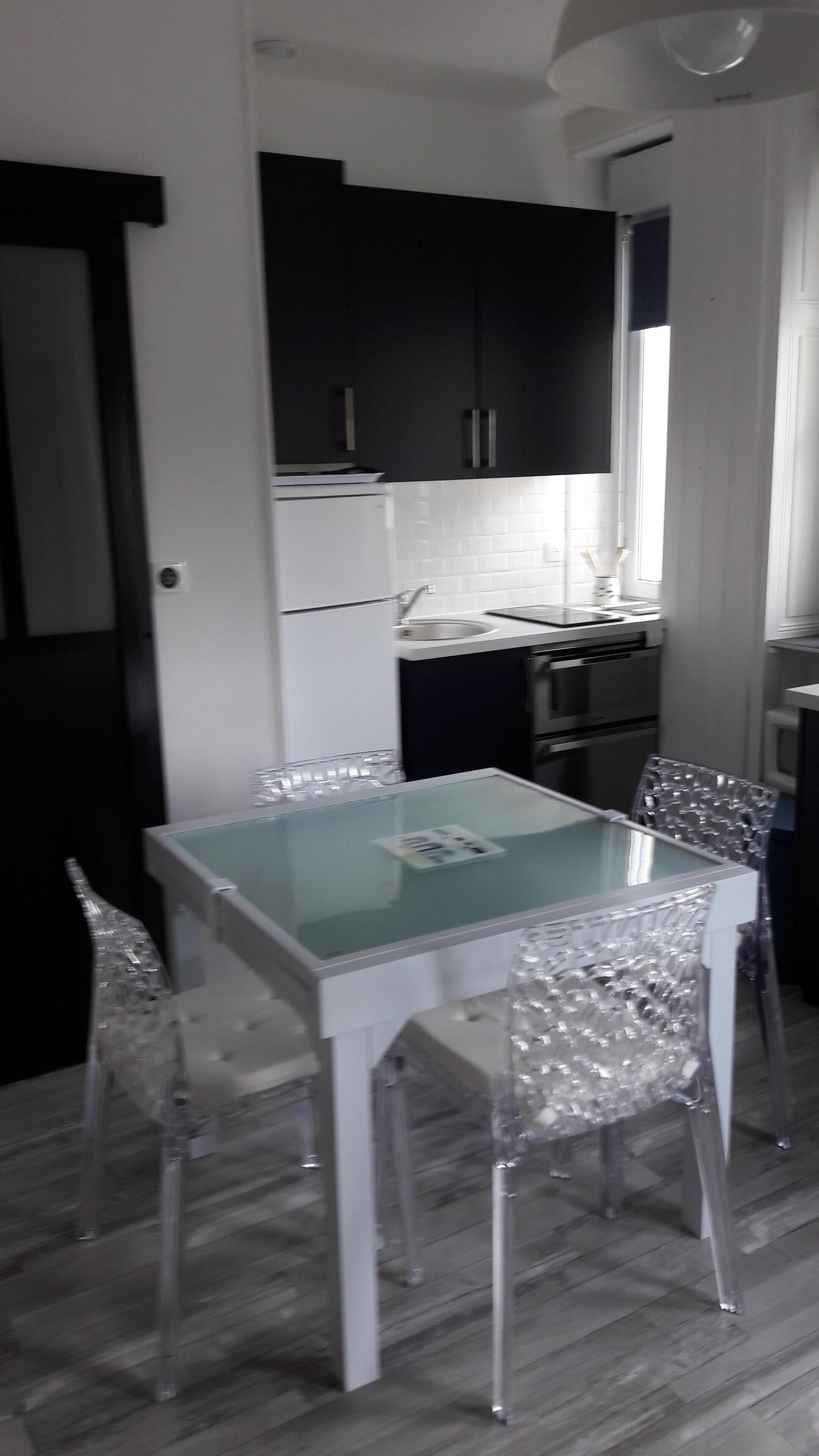 Apartment F2 33m district Arago downtown, 200m from the big beach