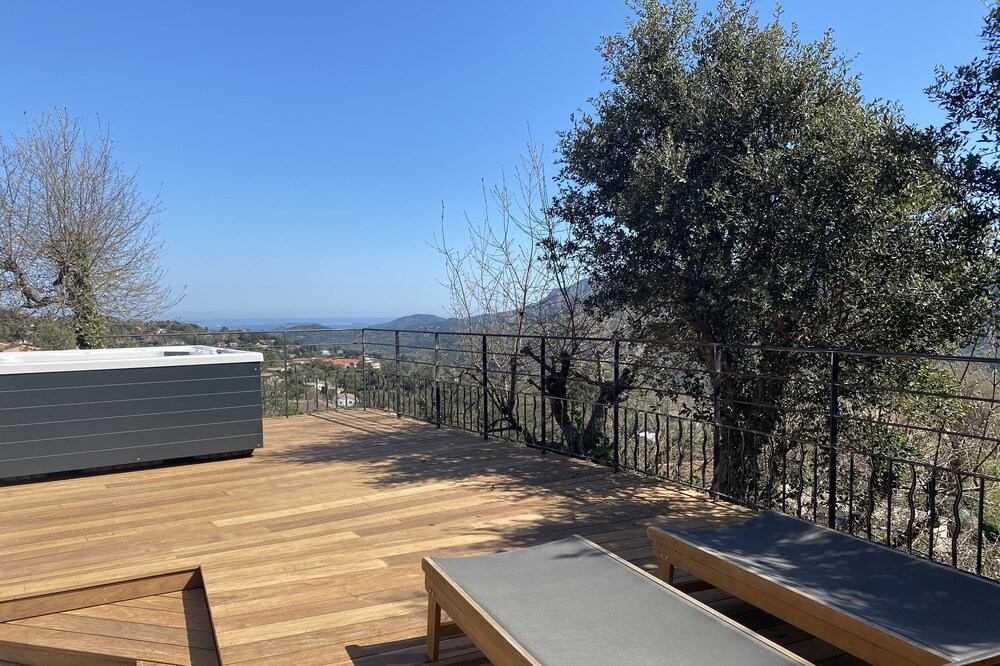 Villa 150 m², between Cannes and St-Raphael, sea view and Estérel