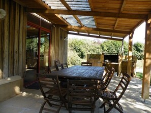 تناول الطعام بالخارج