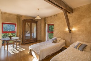 5 عدّة غرف نوم ومكواة/لوح كي وسرير سفر وواي فاي مجانًا