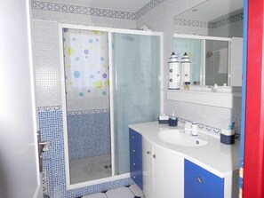 Regadera y secadora de cabello 
