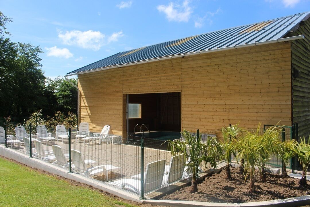 3 independent cottages for 13, 9 and 5 people with heated indoor pool