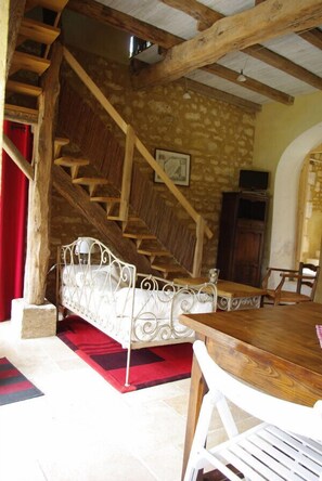 2 makuuhuonetta, silitysrauta/-lauta, vauvan matkasänky, ilmainen Wi-Fi