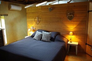 2 bedrooms, iron/ironing board, travel cot, free WiFi