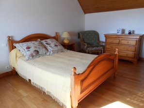 3 bedrooms, iron/ironing board, free WiFi
