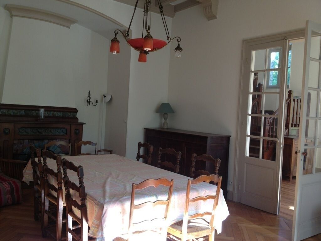 large family villa 200 m from the beach, with a large garden