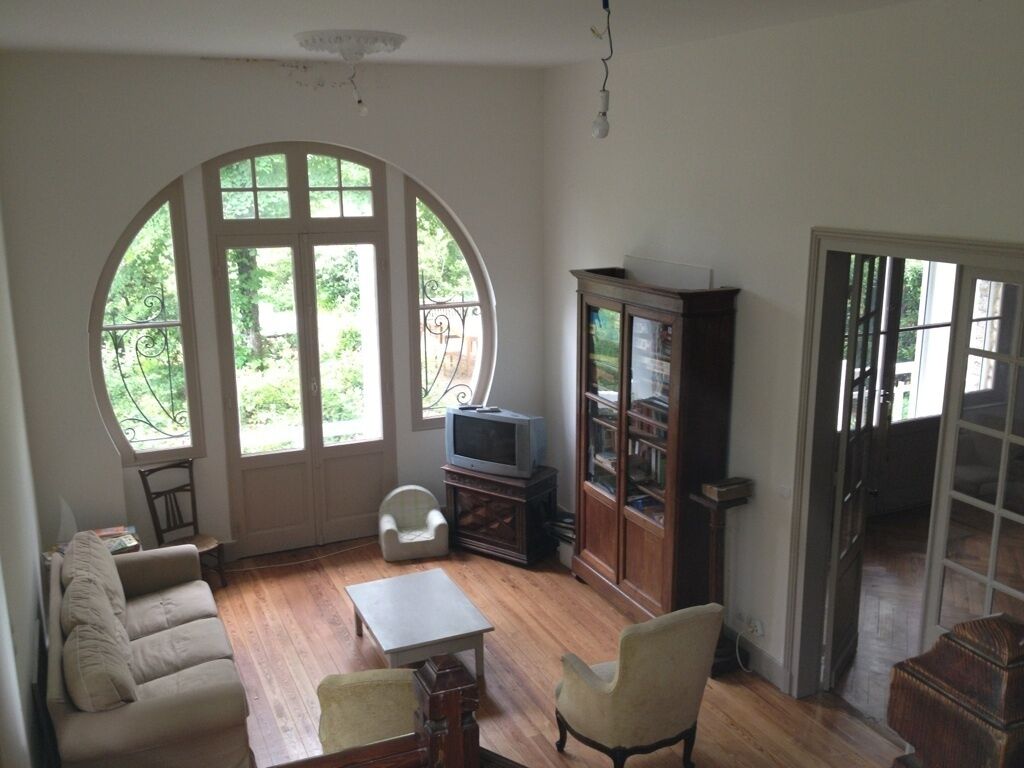 large family villa 200 m from the beach, with a large garden