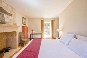 4 bedrooms, iron/ironing board, free WiFi, bed sheets - House close to SARLAT-LASCAUX - Heated pool & quiet-idyllic (Saint-Amand-De-Coly)