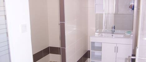 Douche, séchoir à cheveux